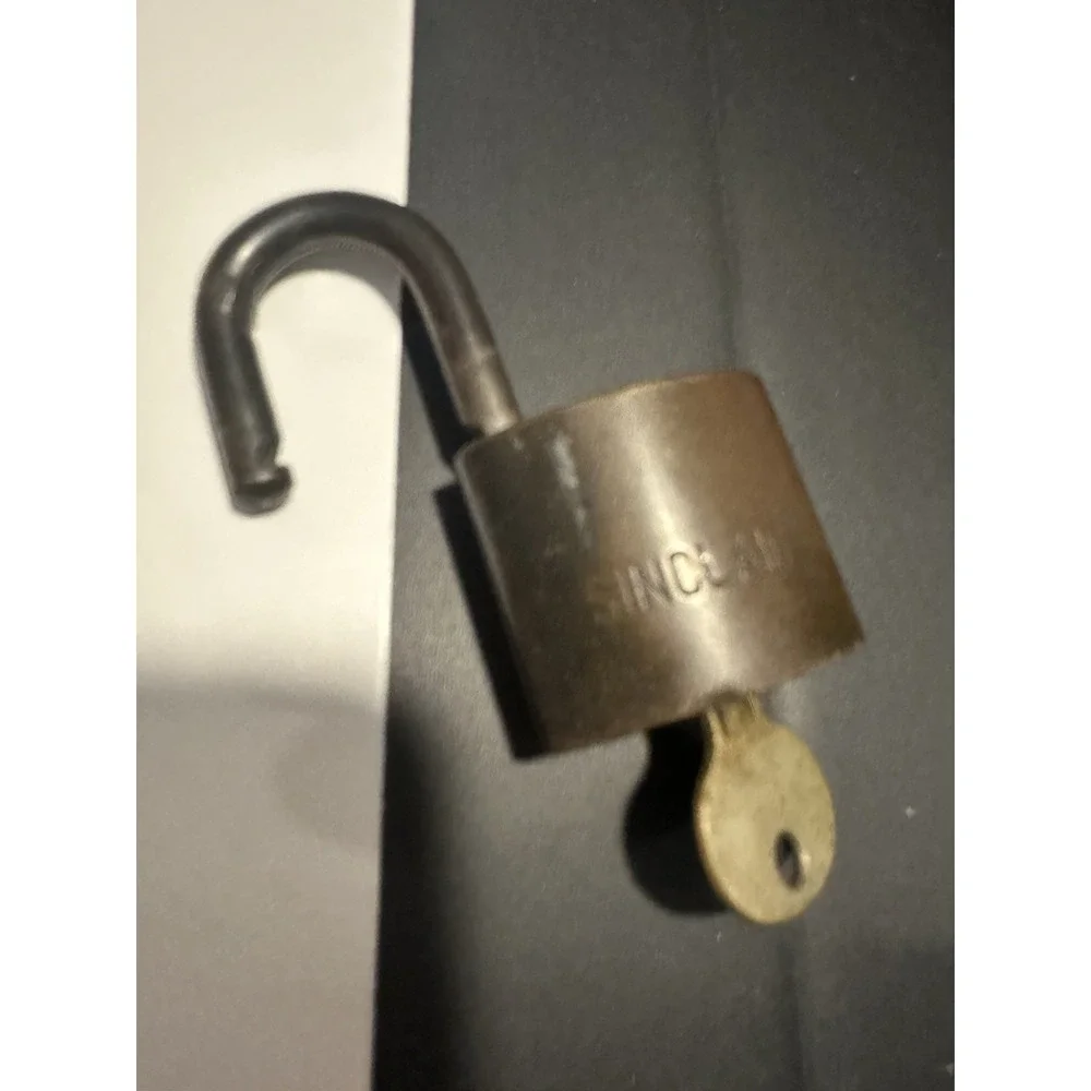 Vintage Sinclair Oil Company Gas Pump Wilson Bohannan Padlock Lock‎